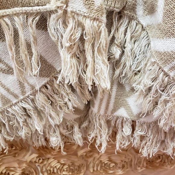 OLD ๐ค๐ NAVY Beige and White Shawl Poncho Size M/L - Picture 9 of 10